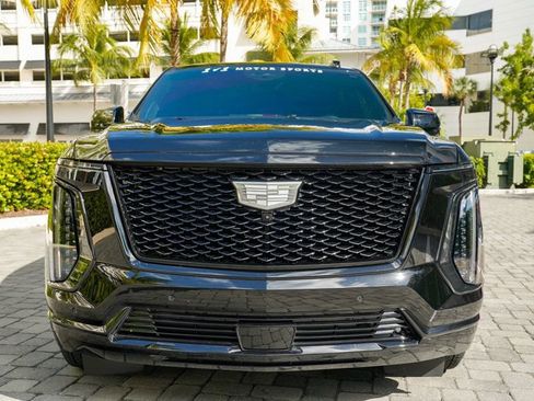 Used 2025 Cadillac Escalade Sport Platinum w/ LPO, ONYX Package image 7