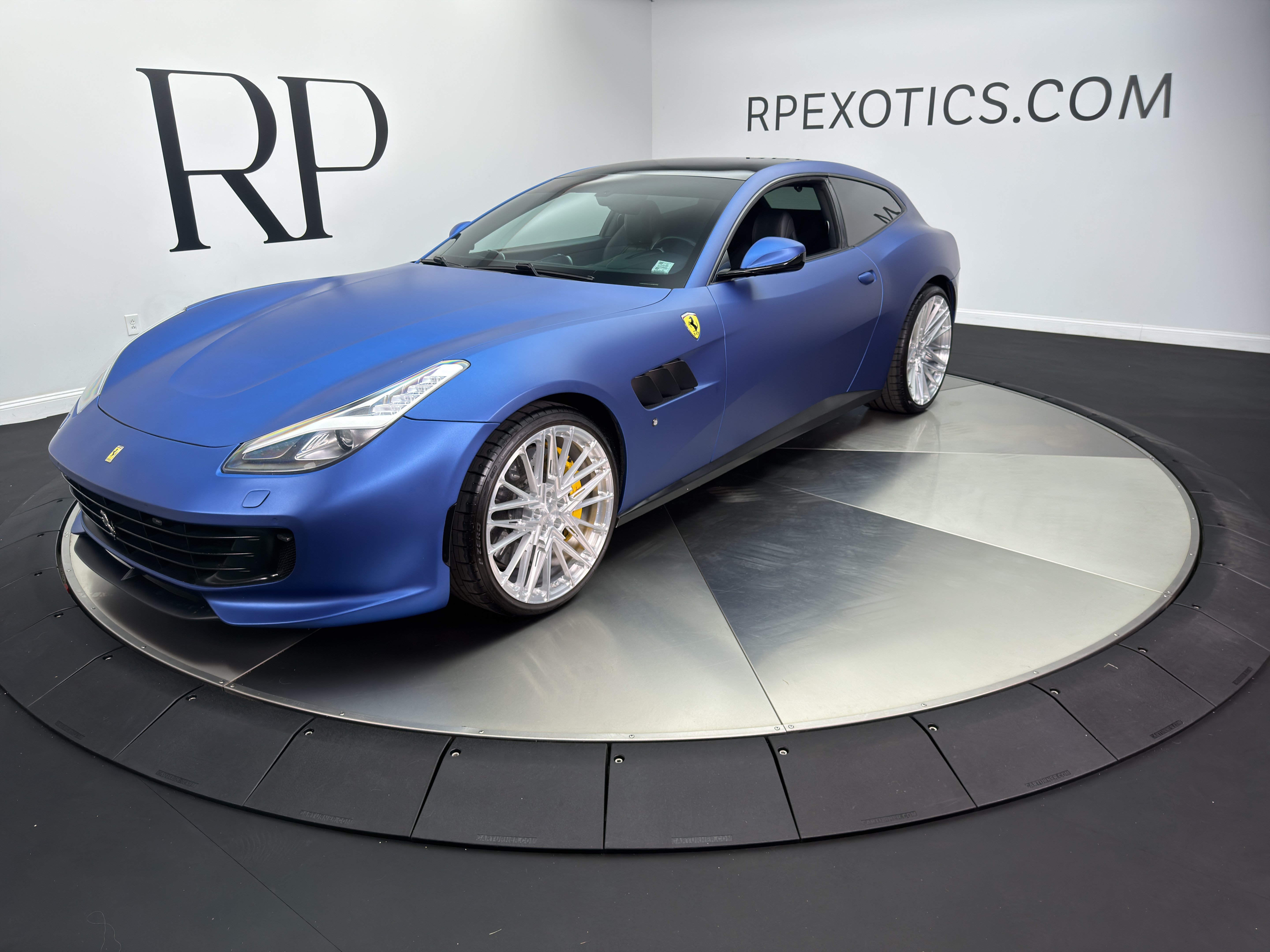 Used 2017 Ferrari GTC4Lusso AWD/4WD image 1