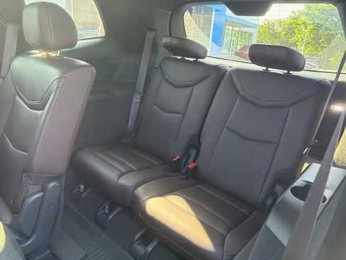 Used 2024 Cadillac XT6 Premium Luxury AWD/4WD image 8