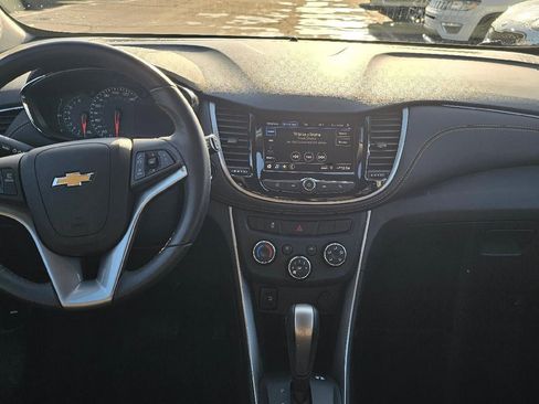 Used 2022 Chevrolet Trax LT w/ LT Convenience Package image 14