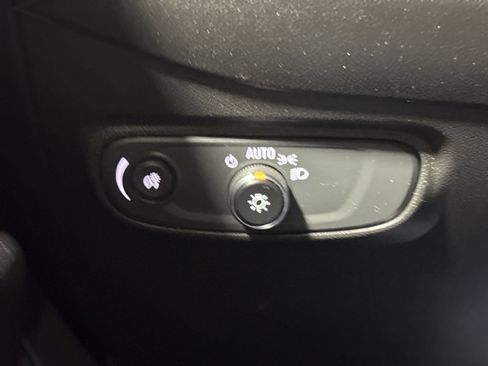 Used 2023 Chevrolet Equinox LT FWD image 18