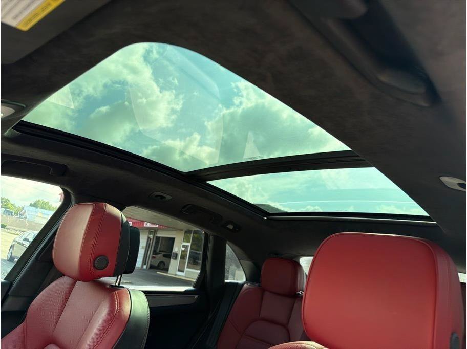 Used 2017 Porsche Macan Turbo AWD/4WD image 28