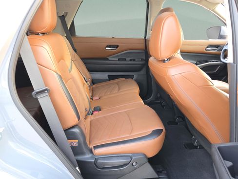 Certified 2024 Nissan Pathfinder Platinum w/ Cargo Package image 17