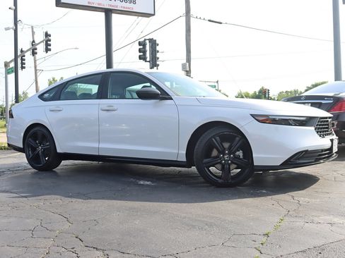 Used 2024 Honda Accord Sport image 2