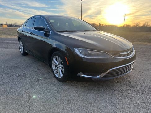 Used 2016 Chrysler 200 Limited w/ Convenience Group image 3