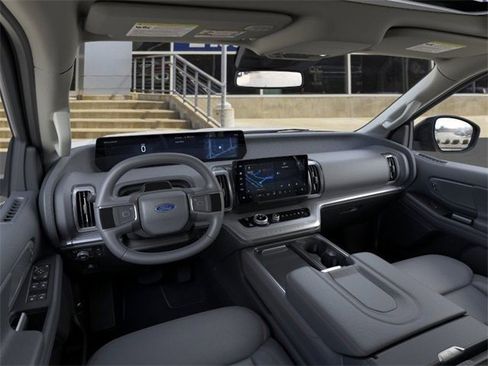New 2026 Ford Expedition Active image 9