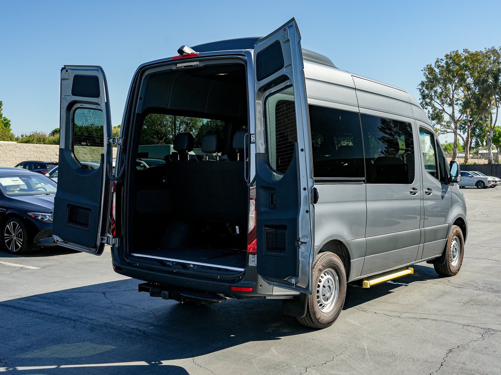 Used 2024 Mercedes-Benz Sprinter 2500 image 13