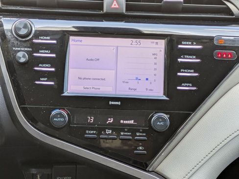 Used 2020 Toyota Camry SE image 20