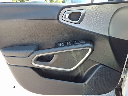 Certified 2025 Kia Soul LX w/ LX Technology Package FWD image 12