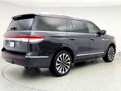 Used 2022 Lincoln Navigator Reserve image 5