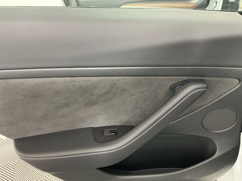 Used 2023 Tesla Model 3 Standard Range image 8