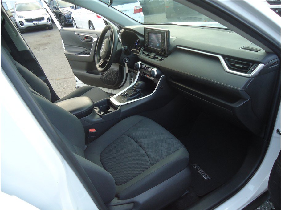 Used 2019 Toyota RAV4 LE w/ Carpet Mat Package AWD/4WD image 17
