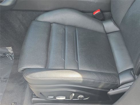 Used 2022 Porsche Panamera RWD image 15