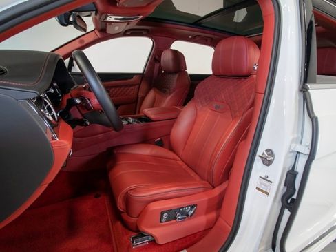 Used 2022 Bentley Bentayga image 3