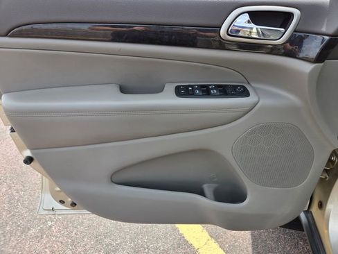 Used 2011 Jeep Grand Cherokee Laredo AWD/4WD image 13