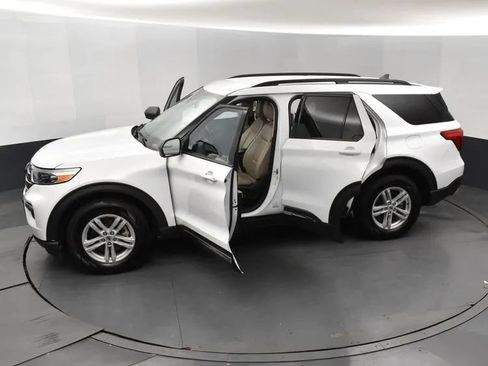 Used 2024 Ford Explorer XLT w/ Equipment Group 202A AWD/4WD image 6