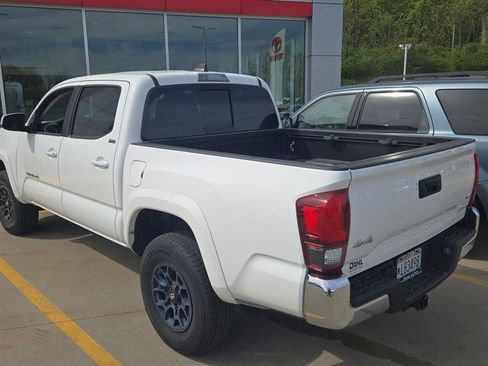 Used 2020 Toyota Tacoma SR5 AWD/4WD image 7