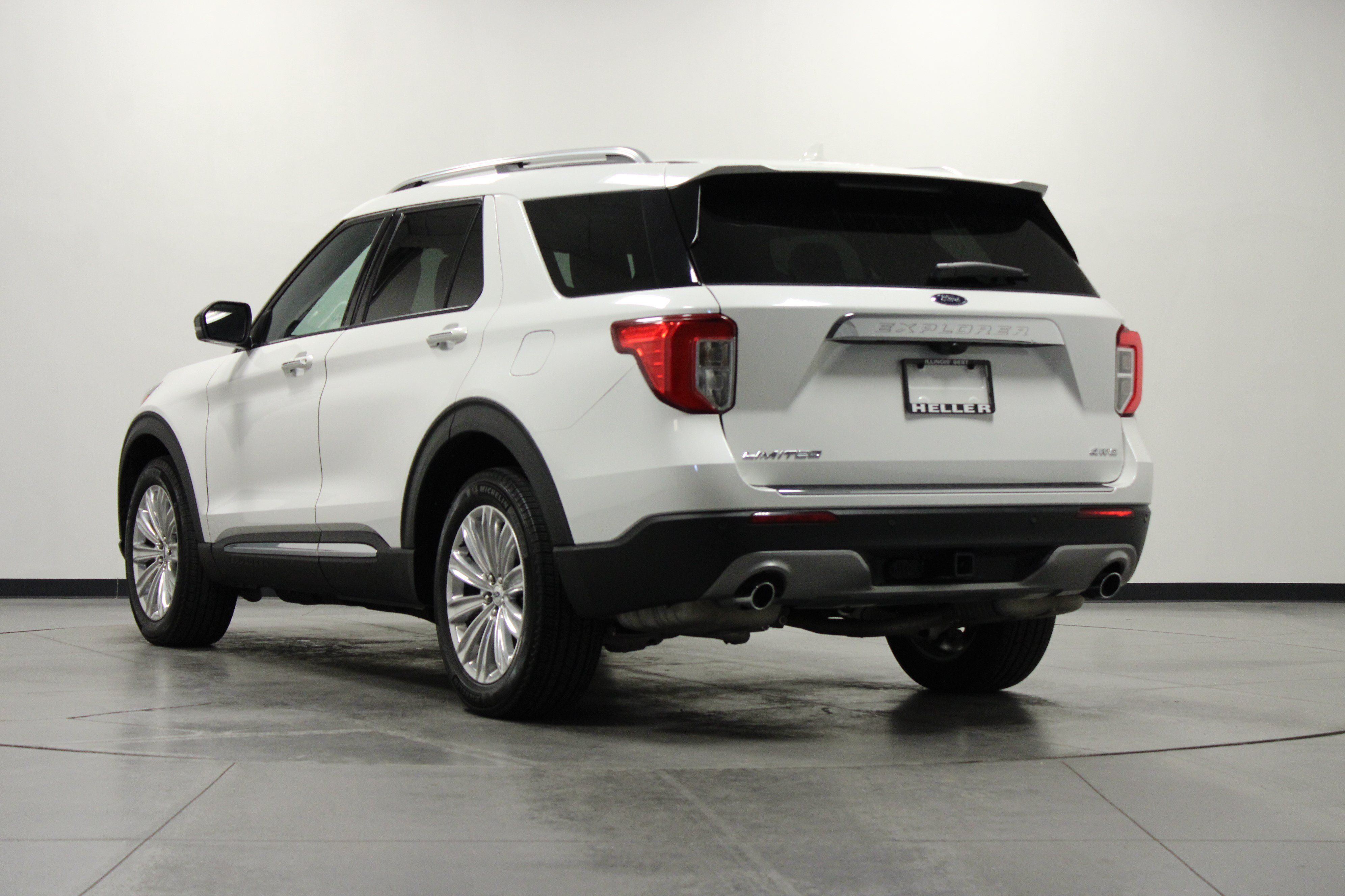 Used 2023 Ford Explorer Limited w/ Limited Technology Package AWD/4WD image 6