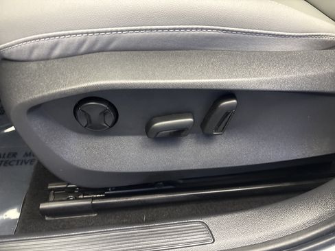 Certified 2023 Volkswagen Taos SE w/ Panoramic Sunroof Package FWD image 13