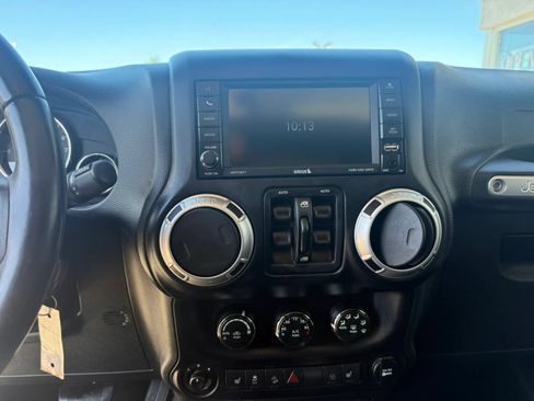 Used 2015 Jeep Wrangler Unlimited Sahara w/ Dual Top Group AWD/4WD image 17