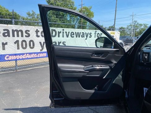 Used 2025 Nissan Pathfinder SV AWD/4WD image 12
