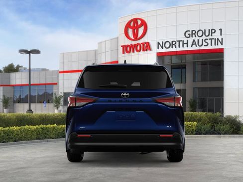 New 2026 Toyota Sienna XLE image 8