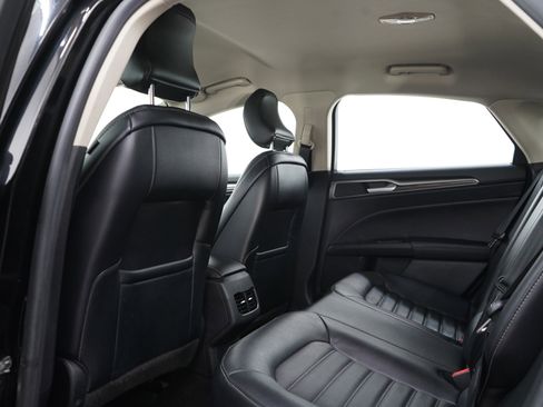 Used 2017 Ford Fusion SE w/ Fusion SE Technology Package image 16