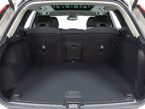 New 2026 Volvo XC60 B5 Plus w/ Climate Package image 10