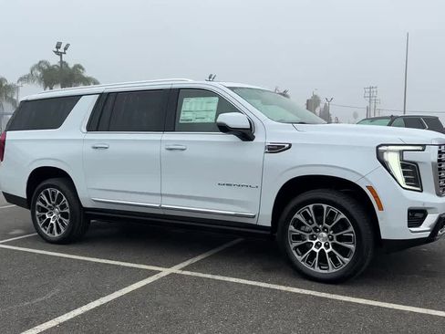 New 2026 GMC Yukon XL Denali w/ Sun & Power Step Package image 5