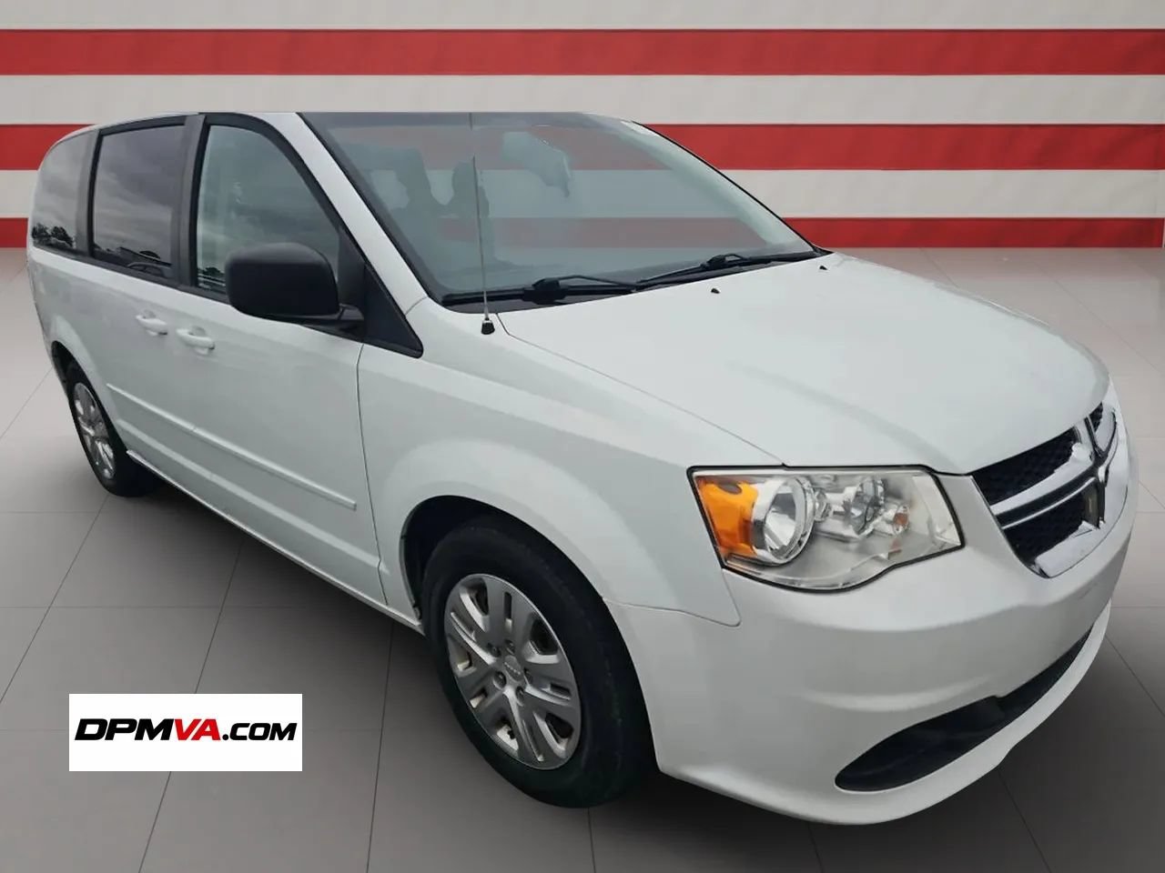 Used 2016 Dodge Grand Caravan SE w/ Quick Order Package 29E SE FWD image 2