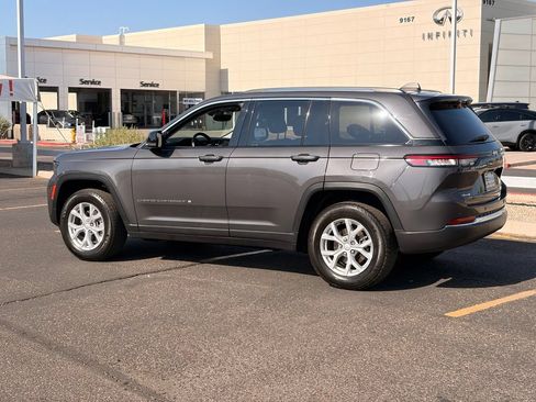 Used 2023 Jeep Grand Cherokee Limited AWD/4WD image 4