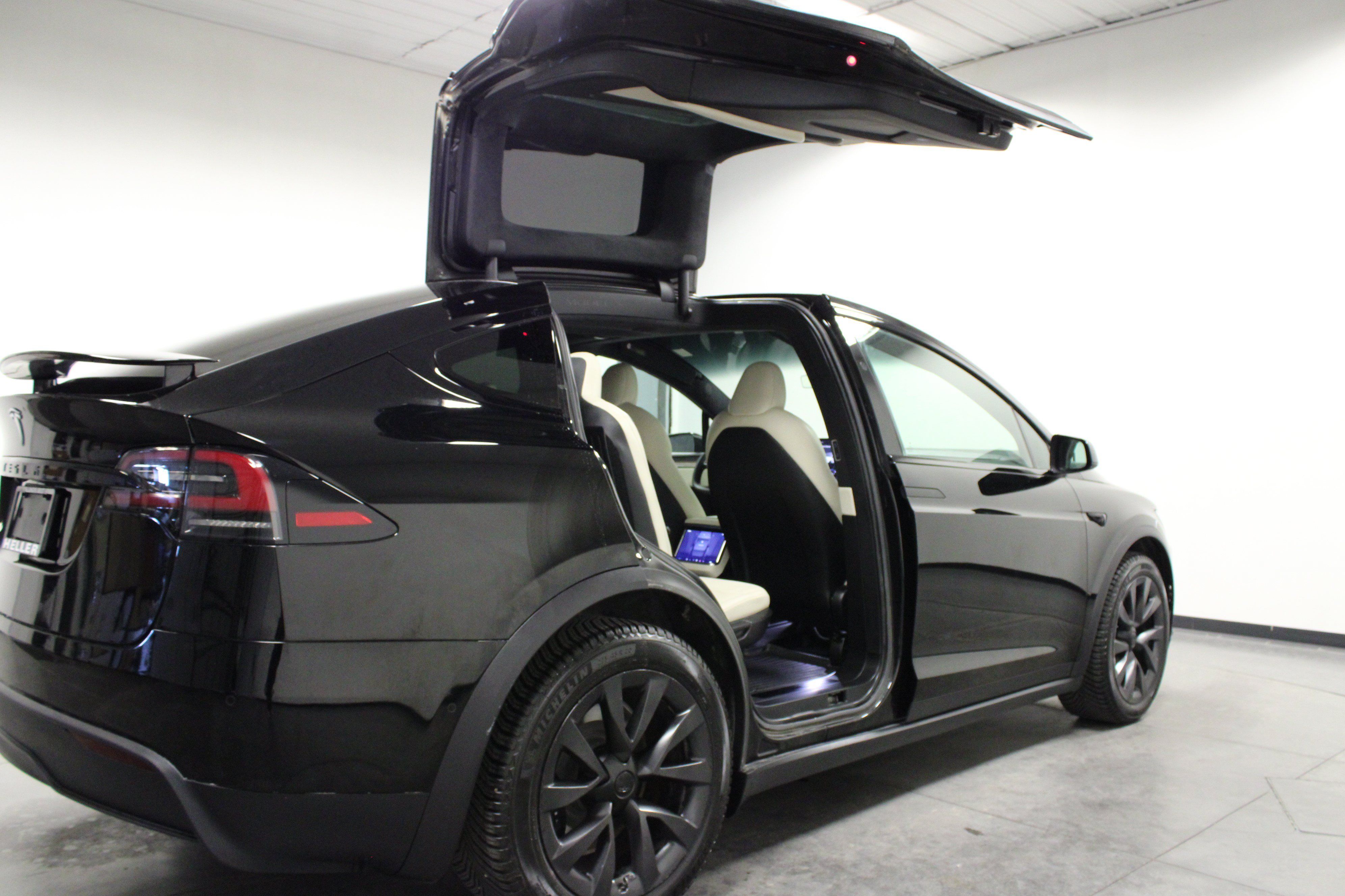 Used 2023 Tesla Model X AWD/4WD image 16