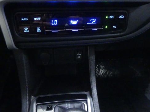 Used 2019 Toyota Corolla SE image 15