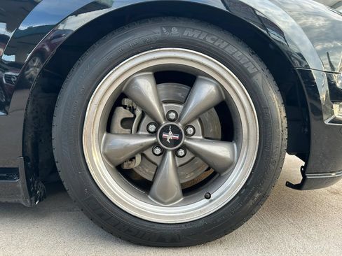Used 2005 Ford Mustang GT Premium RWD image 25