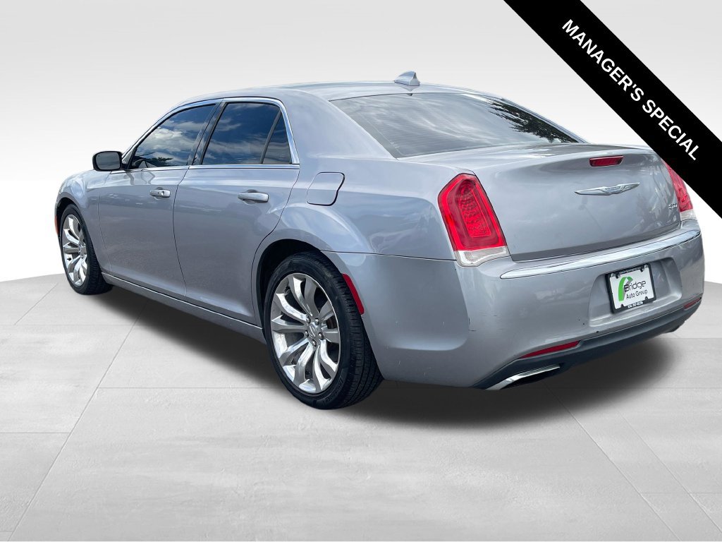 Used 2017 Chrysler 300 Limited RWD image 5