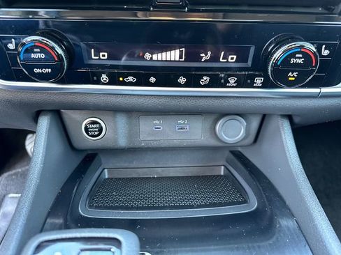 Used 2023 Nissan Rogue SV w/ SV Premium Package image 33