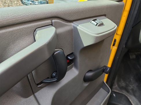 Used 2018 GMC Savana 3500 Extended w/ Driver Convenience Package image 15