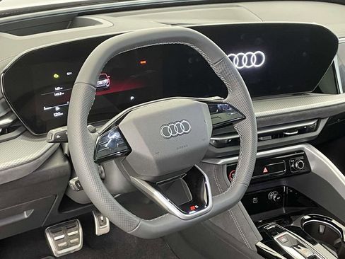 New 2025 Audi SQ5 Prestige image 4