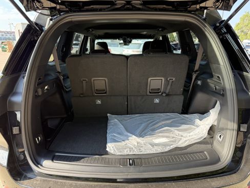 New 2025 Jeep Grand Cherokee L Laredo image 11