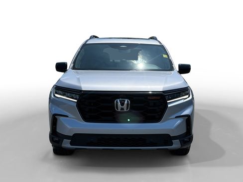 Certified 2025 Honda Pilot TrailSport image 8
