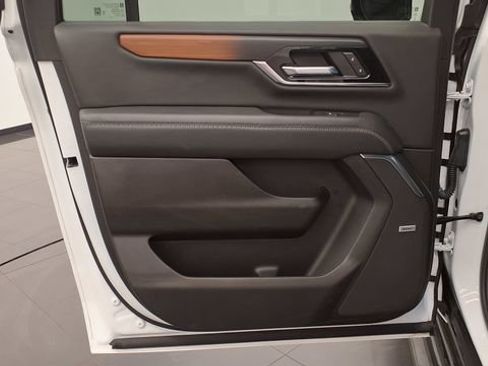 Used 2025 GMC Yukon XL Denali image 20