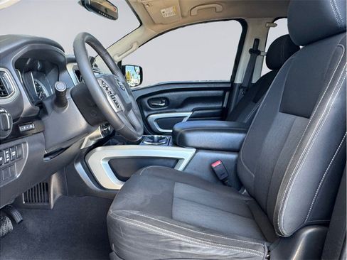 Used 2017 Nissan Titan SV AWD/4WD image 9