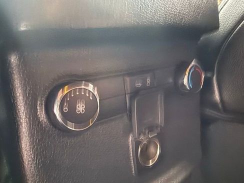 Used 2016 Ford Explorer XLT w/ Equipment Group 202A image 17