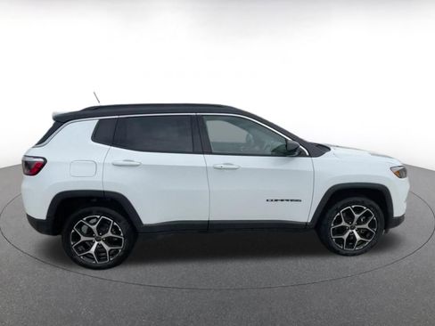 Used 2025 Jeep Compass Limited image 16