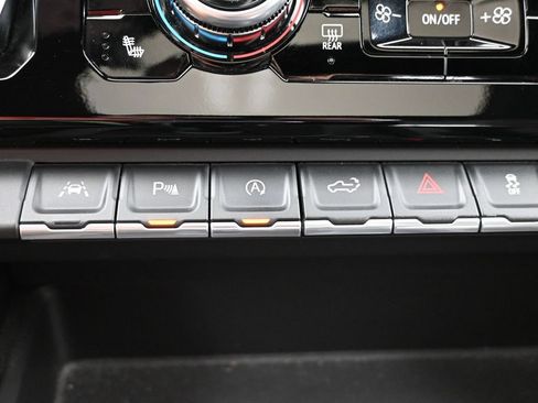 Used 2023 GMC Sierra 1500 Denali w/ Denali Reserve Package AWD/4WD image 9