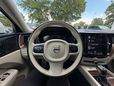 Used 2021 Volvo XC60 T6 Momentum AWD/4WD image 23