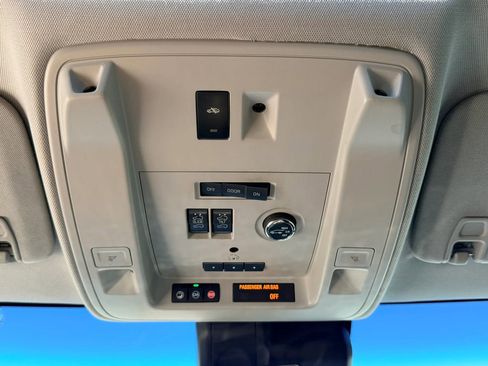 Used 2018 Cadillac Escalade ESV Luxury image 31