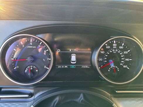 Used 2024 Kia Carnival LX image 28