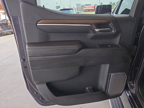 Used 2024 Chevrolet Silverado 1500 High Country w/ High Country Premium Package image 28