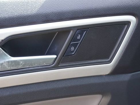 Used 2021 Volkswagen Atlas Cross Sport SE w/ Panoramic Sunroof Package FWD image 23